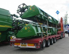 DAF XF 95.530 Sattelzugmaschine Tieflader mit Mähdrescherteilen 2003