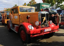 Hanomag ST100 Zugmaschine mit Tieflader und Hanomag K55 Raupe 1947