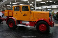 Hanomag ST100 Zugmaschine mit Tieflader und Hanomag K55 Raupe 1947