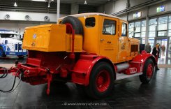 Hanomag ST100 Zugmaschine mit Tieflader und Hanomag K55 Raupe 1947