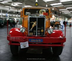 Hanomag ST100 Zugmaschine mit Tieflader und Hanomag K55 Raupe 1947